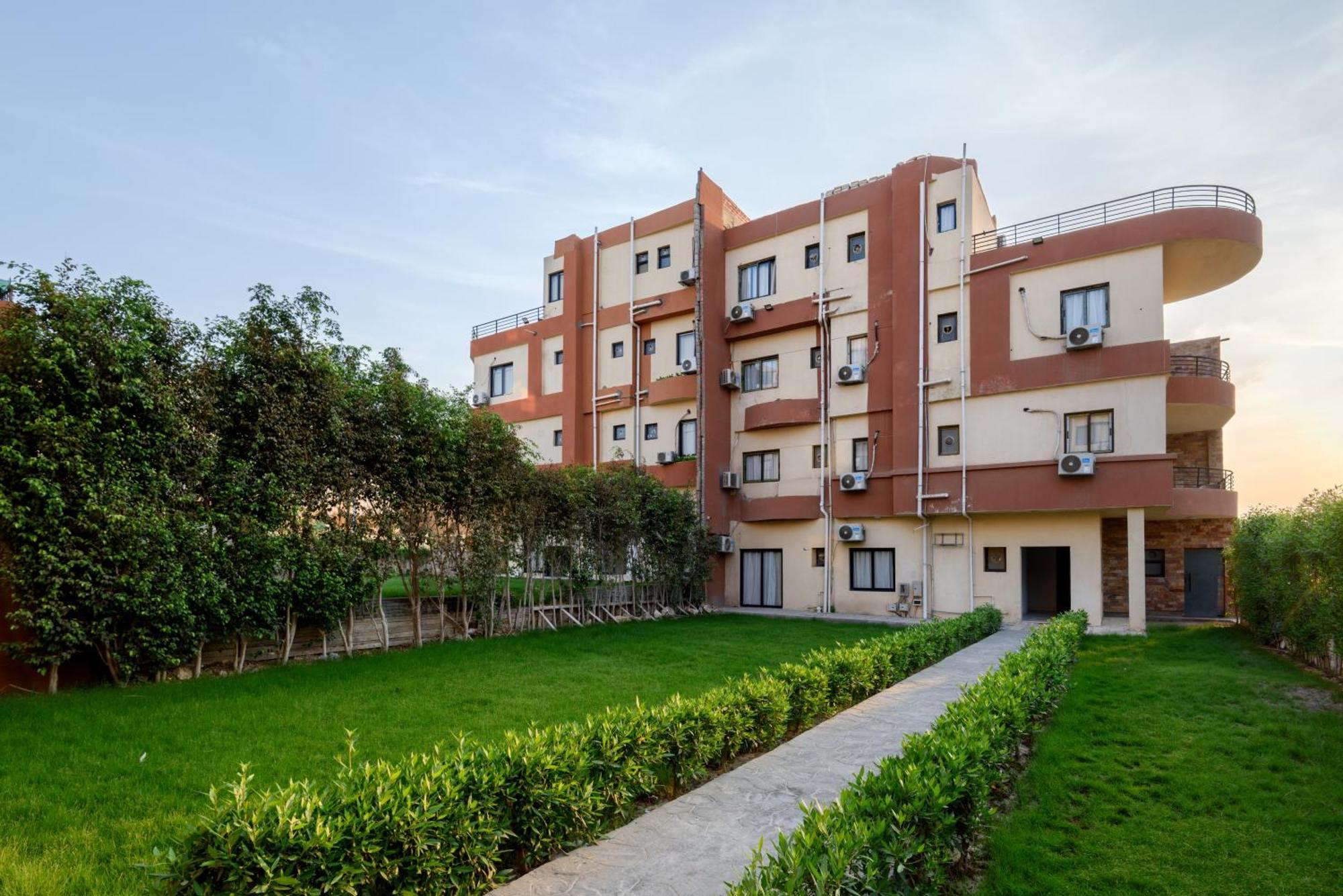 Travelholic Residence Golden Gates Caïro Buitenkant foto